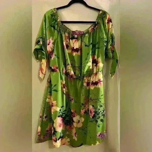 New York & Co Short Floral Dress. Size Large - Picture 1 of 5